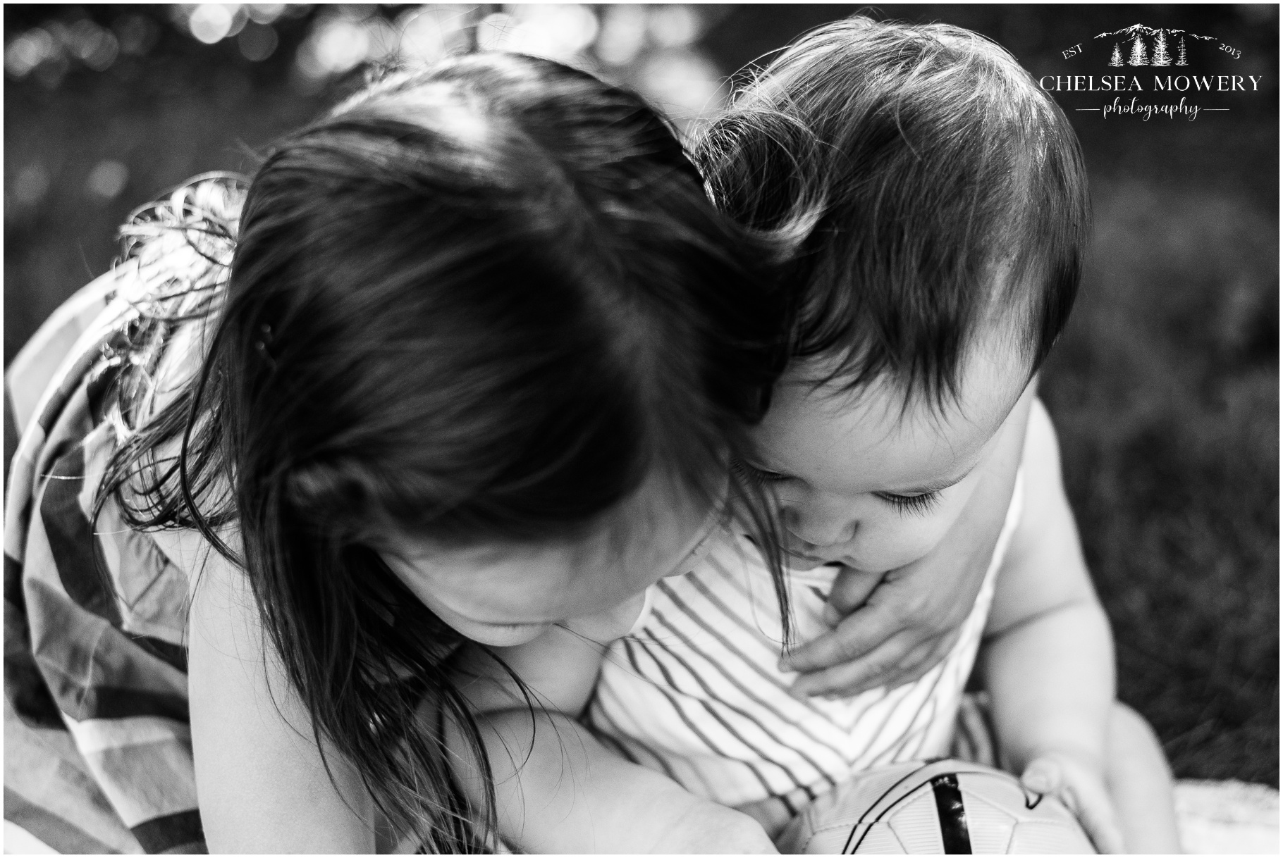 sister portraits | black and white photography