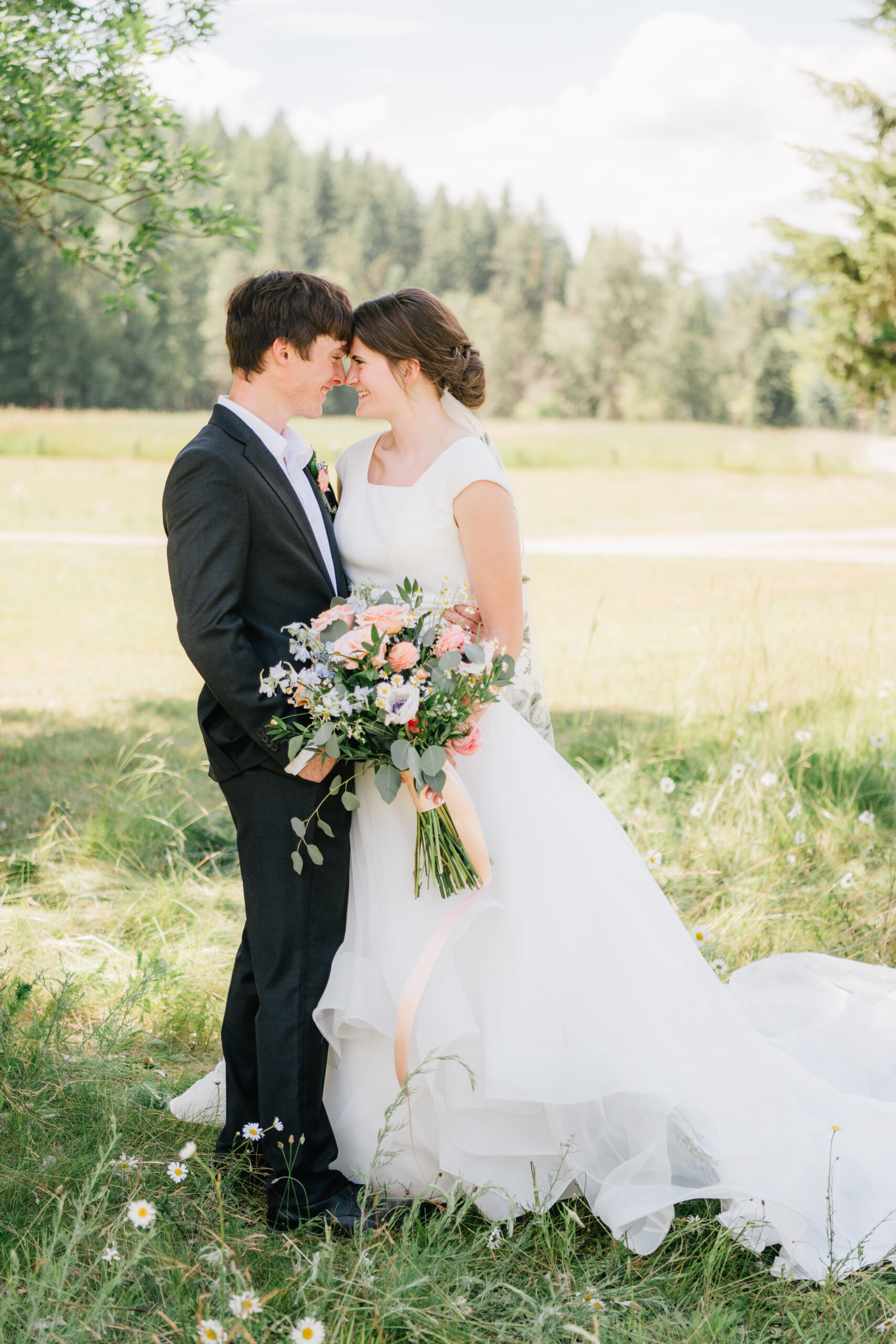 summer idaho wedding | boulder creek retreat Bonners Ferry